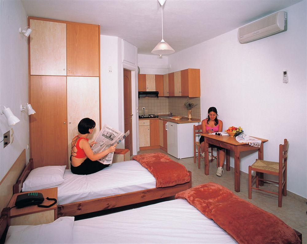 Andy'S Plaza Apartment Agia Pelagia  Room photo